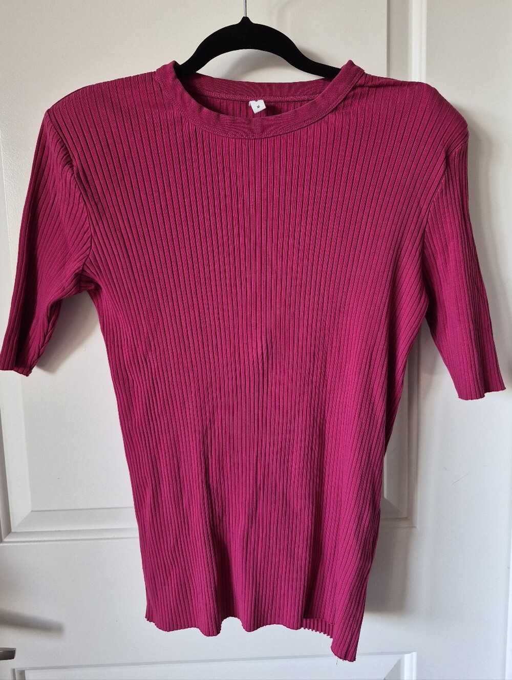 KOTN Ribbed Crewneck Top in Fuchsia Pink Size Medium